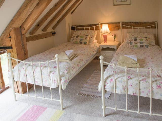 Peaceful twin bedroom | Henry&rsquo;s Barn - Old Hall Farm Cottages, Walpole, near Halesworth