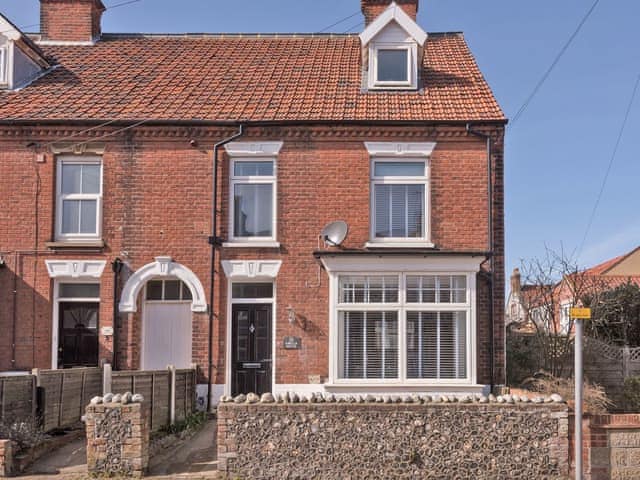 Stylish semi-detached holiday home | Amelia House, Sheringham