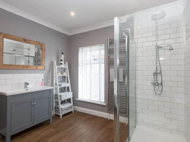 Lovely bathroom with separate shower cubicle | Amelia House, Sheringham