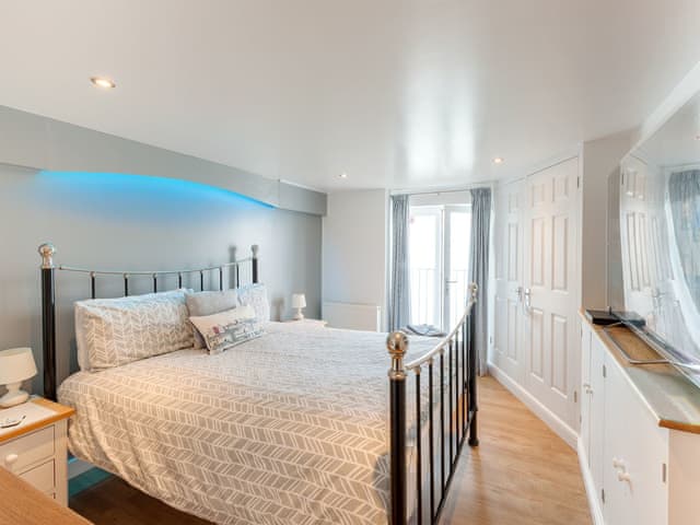 Spacious double bedroom | Shoreline, Appledore