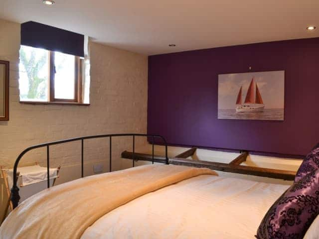 Double bedroom | Meadow Barn - Brook and Meadow Barns, Shobley, Ringwood