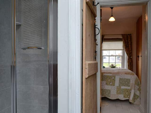 En-suite | Tanner&rsquo;s Cottage, Cockermouth, near Keswick