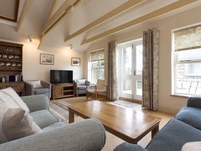 Light and airy open plan living space | Church Street 23, Salcombe