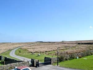 Panoramic moorland views | Far View Cottage, near Haworth