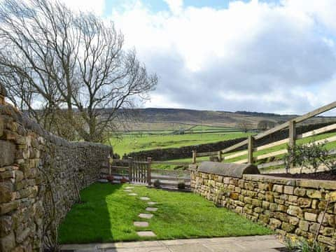 Lawned garden with stepping stones | High House Cottage, Addingham, near Ilkley