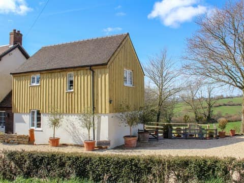 Delightful holiday home in a great location | Green Oak Cottage, Sandley, near Shaftesbury