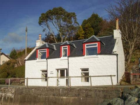 Shore-side traditional crofter&rsquo;s cottage | Fleet Cottage, Portree, Isle of Skye