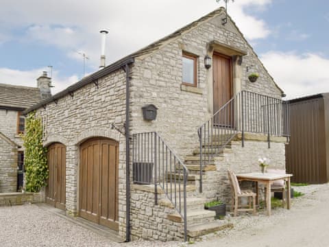 Attractive stone-built first floor holiday home | Fields Farm Apartment, Peak Forest, near Buxton