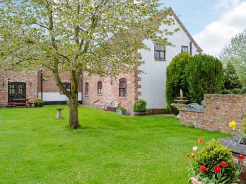 Delightful garden and grounds | The Hayloft - Hopgrove Farm Cottages, York