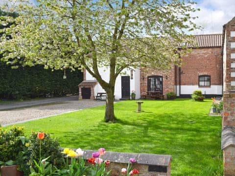 Delightful holiday home | Little Barn - Hopgrove Farm Cottages, York