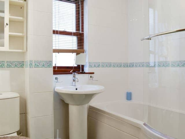 Family bathroom with shower over bath | Glenwood - Twentyman Court, Keswick