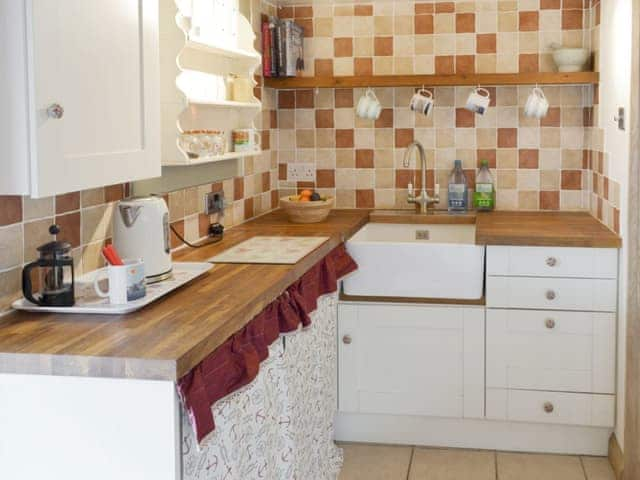 Fully appointed kitchen | Honeysuckle Bay Cottage, Brixham