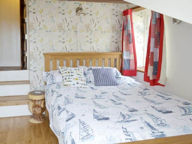 Relaxing main double bedroom | Honeysuckle Bay Cottage, Brixham