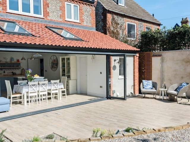 Relaxing sitting-out-area | Ascot Villa, Sheringham