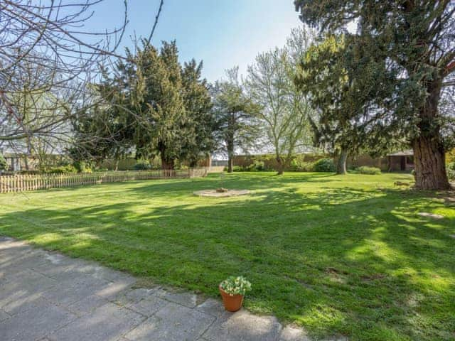 Peaceful enclosed lawned garden | Islington Hall, Tilney All Saints, near King&rsquo;s Lynn