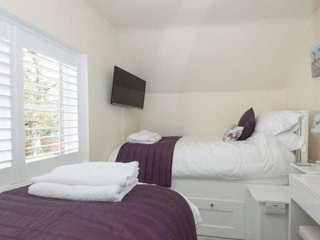 Twin bedroom | The Coach House, Wootton, near Ryde