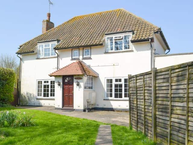 Elegant detached holiday home | The Lodge - Scarning Dale Cottages, Scarning, near Dereham