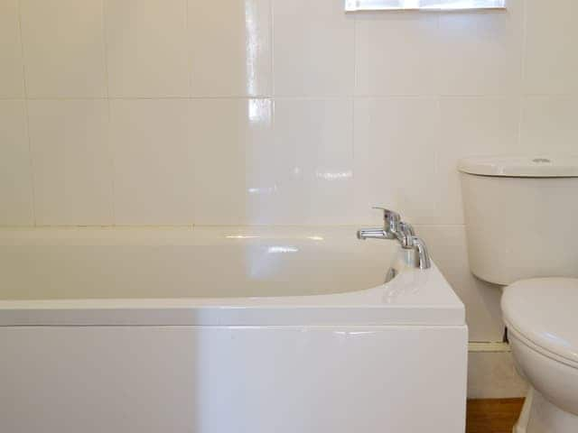 Bathroom | Lodge Cottage - Scarning Dale Cottages, Scarning, near Dereham