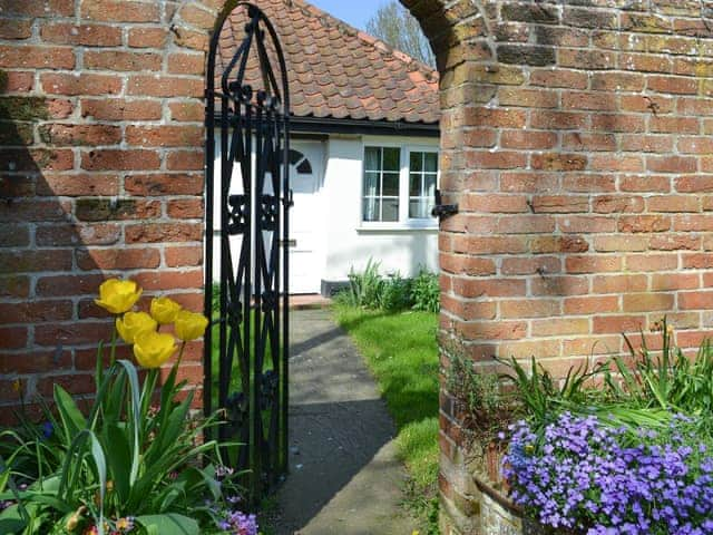 Delightful entrance to garden | Lodge Cottage - Scarning Dale Cottages, Scarning, near Dereham