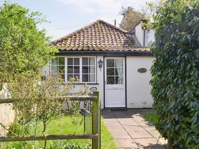 Delightful holiday cottage | Rose Cottage - Scarning Dale Cottages, Scarning, near Dereham