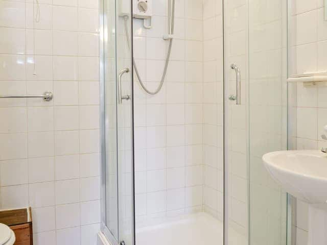 Shower room | Rose Cottage - Scarning Dale Cottages, Scarning, near Dereham