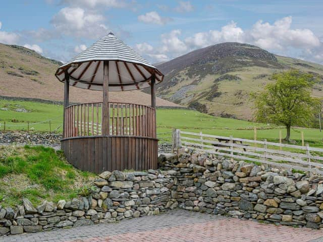 Garden and grounds | Darci&rsquo;s Lodge - Doddick Farm Cottages, Threlkeld, near Keswick