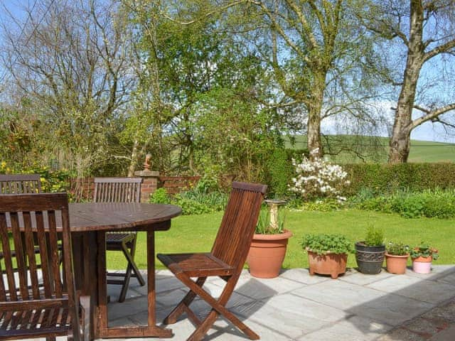 Enclosed courtyard garden with garden furniture | Tom&rsquo;s Cottage, Dalton-in-Furness