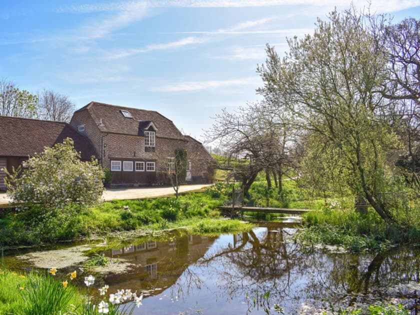 Delightful holiday home | Mill Pond Cottage, Bere Regis