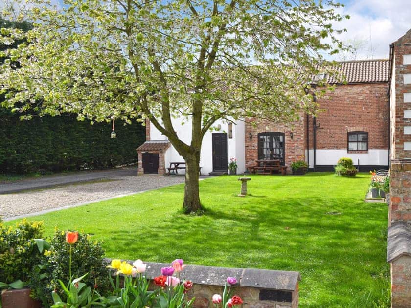 Delightful holiday home | Little Barn - Hopgrove Farm Cottages, York