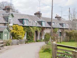 Quirky terraced holiday home | Larch Cottage, Kirkmichael, near Pitlochry
