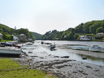 Superb riverside views | Watercolour Cottage, Lerryn