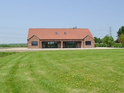 Semi-detached holiday home | Aimmee’s Lodge, Lucy’s Lodge - Wallrudding Farm Cottages, Doddington, near Lincoln