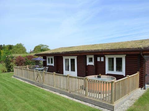 Quirky cabin-style holiday cottage | Quail Lodge - Mackinder Farms, Brayton, Selby