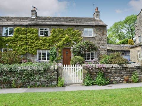 Picture postcard holiday cottage | Clematis Cottage, Burnsall