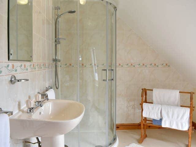 En-suite shower room | Sawmill Cottage - The Old Timberyard, Puncknowle, near Dorchester