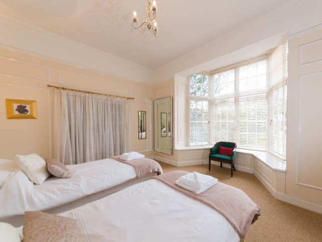 Twin bedroom | Clarendon House, Shanklin