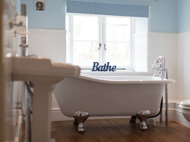 Bathroom | Clarendon House, Shanklin