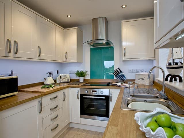 Kitchen | Avocet 1 - The Cove, Brixham