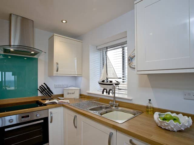 Kitchen | Avocet 1 - The Cove, Brixham