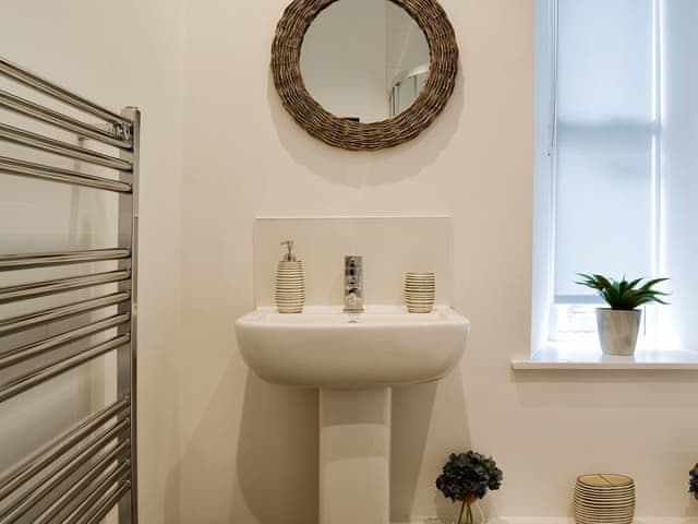 En-suite | Club Cottage, Bowness-on-Windermere