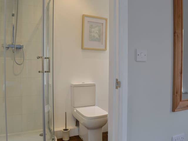 En-suite | Club Cottage, Bowness-on-Windermere