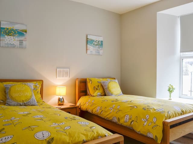Twin bedroom | Club Cottage, Bowness-on-Windermere