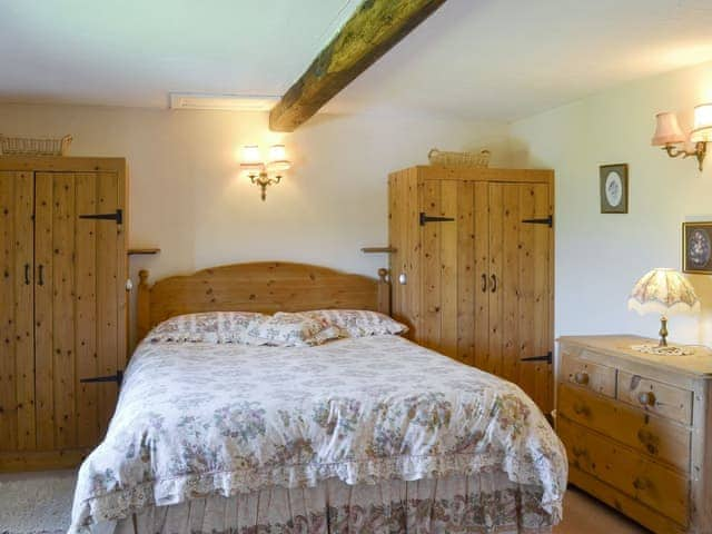 Peaceful double bedroom with en-suite | Townfield Farm, Kettleshulme, near Whaley Bridge