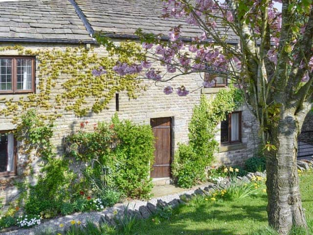 Picturesque stone-built holiday home | Townfield Farm, Kettleshulme, near Whaley Bridge