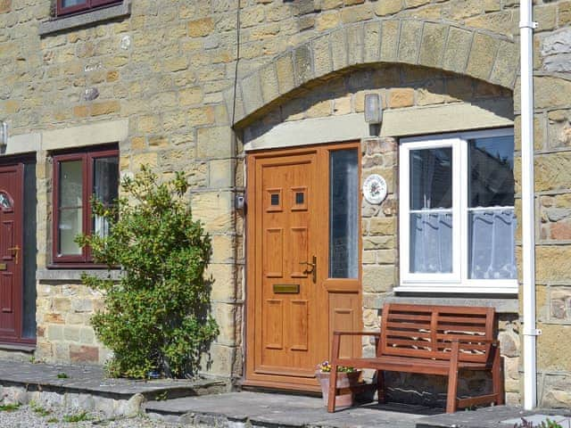 Attractive holiday property | Crown Courtyard Cottage, Grewelthorpe, near Masham