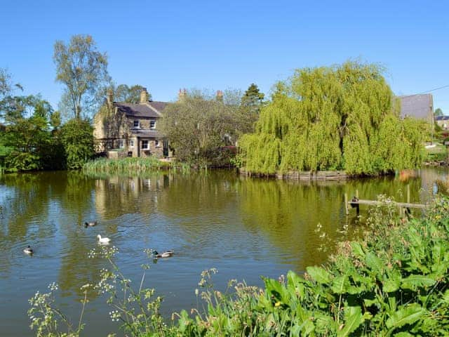 Quintessential Yorkshire village, with a duck pond | Crown Courtyard Cottage, Grewelthorpe, near Masham