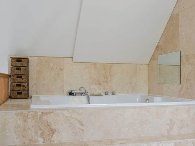 En-suite bathroom | The Farmhouse - Bowlees Holiday Cottages, Wolsingham, near Stanhope