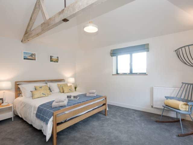 Relaxing en-suite double bedroom | The Cowshed, Reepham