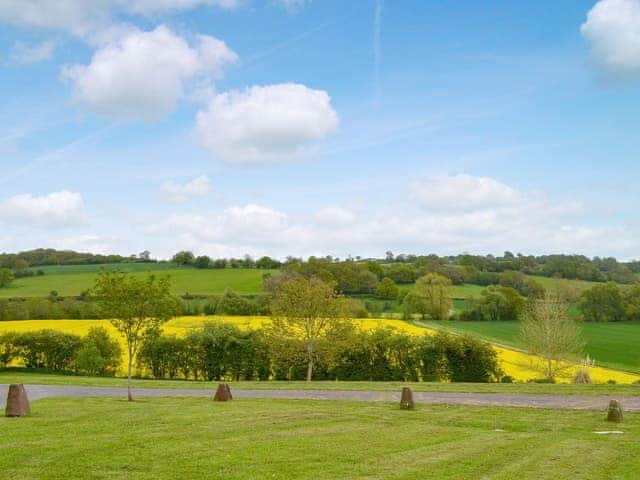  Lovely open surrounding countryside | Hop Bine, Bromyard, near Malvern Hills