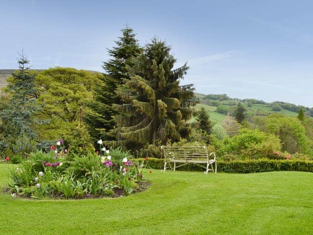 Well kept garden | Cotton Cottage, Hope, near Castleton